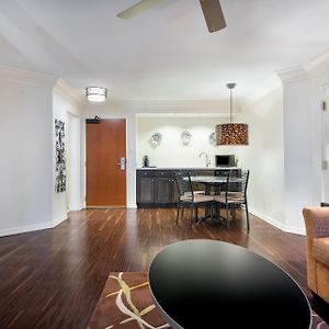 One-Bedroom Queen Suite